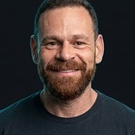 Foto de Felipe Azevedo, fundador da MAXI IA